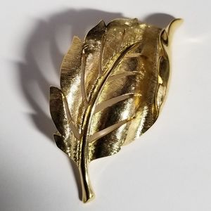 Trifari leaf brooch gold tone pin feather  autumn fall jewelry forest tree